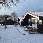 Gasthuis The Bee - Trekkershuts & Opperdoes