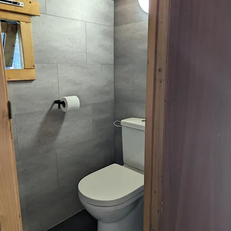 The Bee - Trekkershuts & Maison d'hôtes