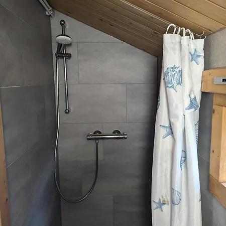 The Bee - Trekkershuts & 3*