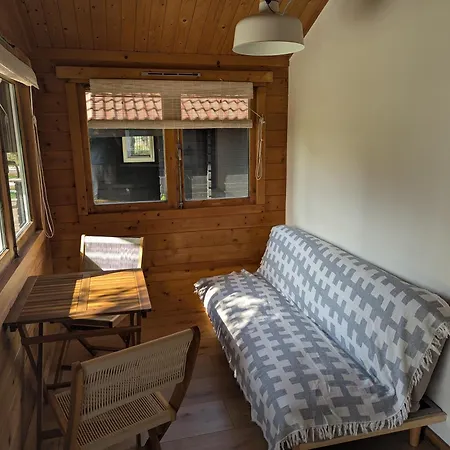 The Bee - Trekkershuts & Opperdoes