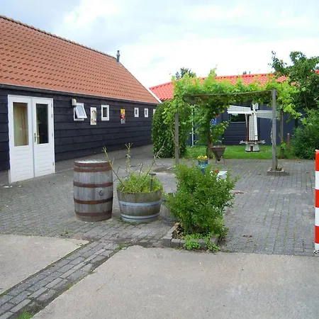 The Bee - Trekkershuts &